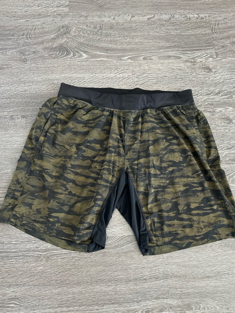 Lululemon Men's T.H.E Athletic lined Drawstring Shorts - camo Print